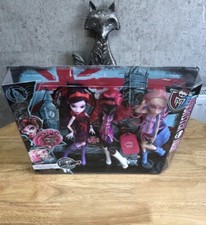 Monster High Dolls Londoom Set